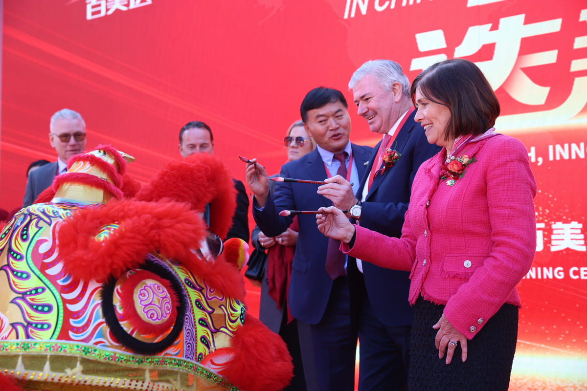 Bimeda Holdings Chairman, Donal Tierney and Ireland’s Ambassador to Ireland, Dr Ann Derwin take part in the ‘eye dotting ritual’ which is part of the traditional Dragon Dance ceremony. The Dragon Dance ceremony is conducted to usher in good fortune.